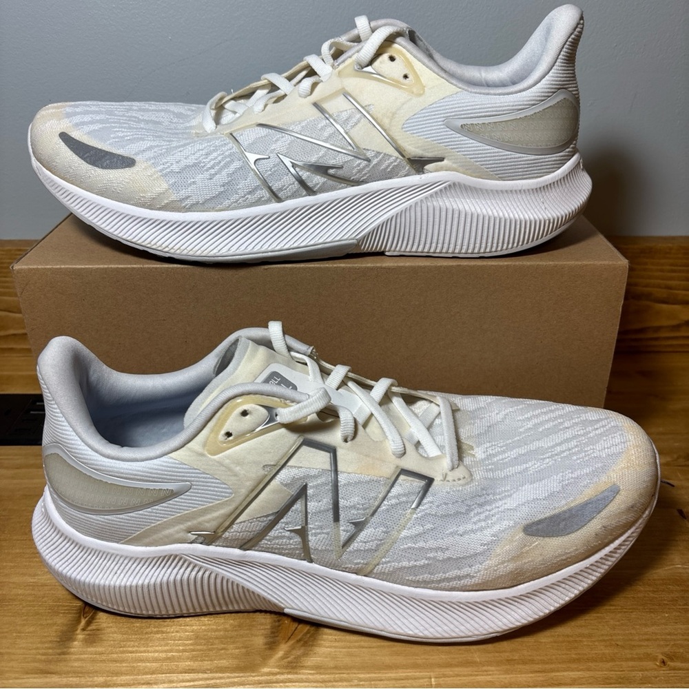 New Balance FuelCell Propel Men’s 10.5 (2E) White. NO INSOLES!